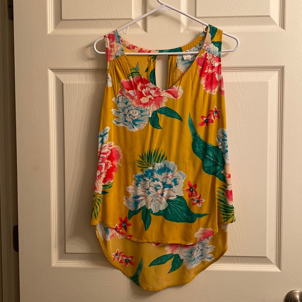 Key hole shirt